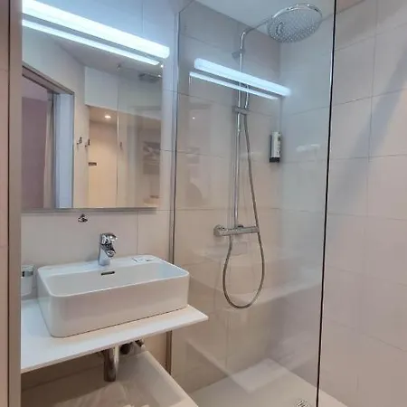 Cardiff Hotel 3*